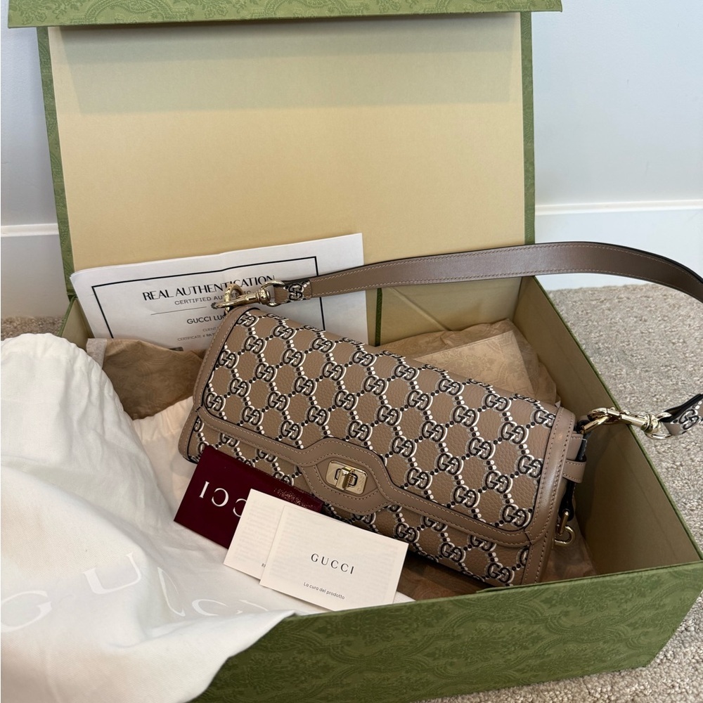 💋Gucci‎ Beige Monogram Shoulder Bag
